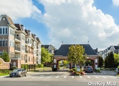 552 Pacing Way, Westbury NY  11590-6709 exterior