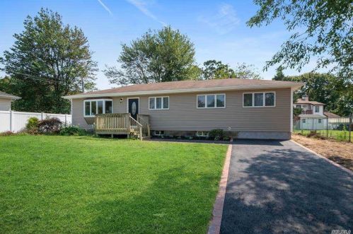 26 Lake Ave, Deer Park, NY 11729-4315