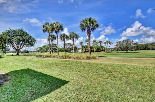 9 Windsor Ln, Boynton Beach FL  33436-6063 exterior