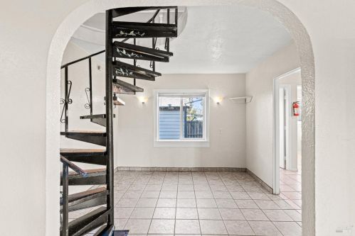 120 Thomas St, Ukiah CA  95482-5822 exterior