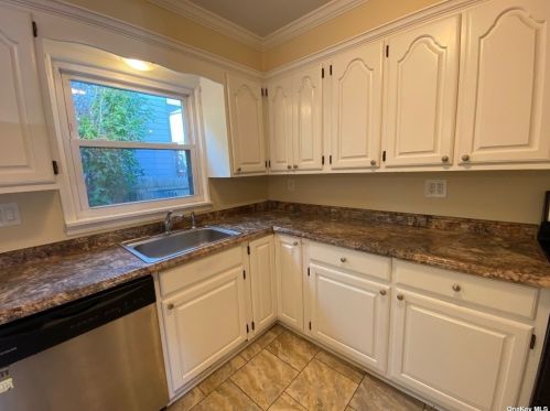 2326 Hampton Ave, Seaford NY  11783-3114 exterior