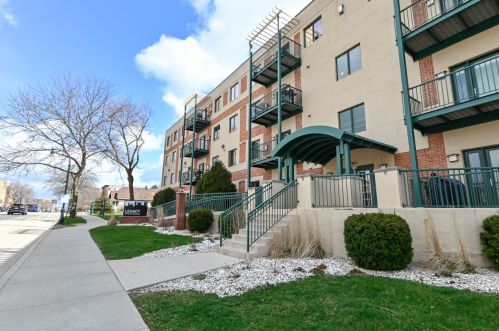 3710 Oakland Ave, Milwaukee WI 53211-2281 exterior