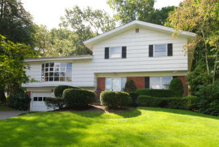 26 Black Birch Ln, Scarsdale, NY 10583-7453