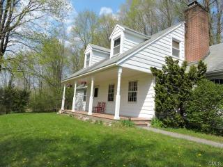 54 Maple Ave, Bethel, CT 06801