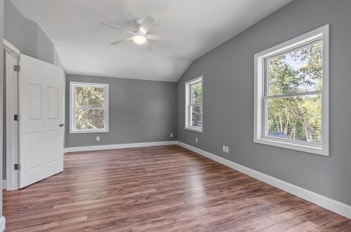 1 James St, Derry NH  03038-4525 exterior