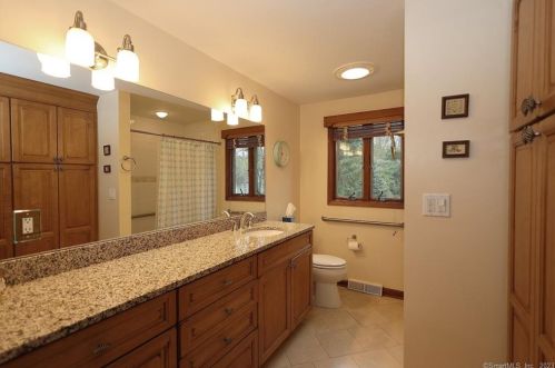 15 Benneville Rd, Milford CT  06461-2432 exterior