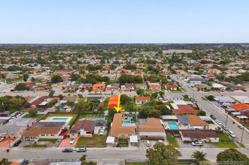 275 40th St, Hialeah, FL 33013-2229