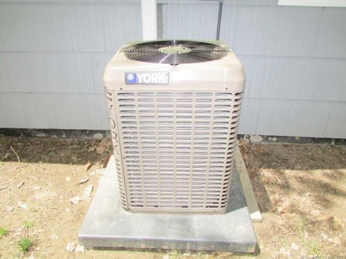 132 Turnbull Rd, New Hartford CT  06057-4136 exterior