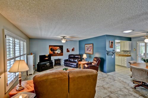 13118 Meeker Blvd, Sun City, AZ 85375-3804