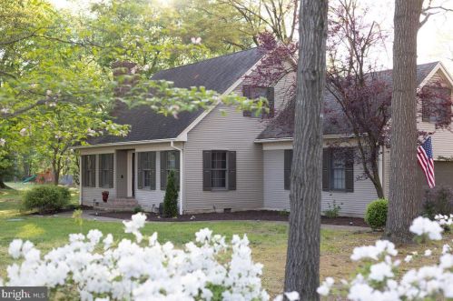 910 Midway Ln, Seaford, DE 19973-1126