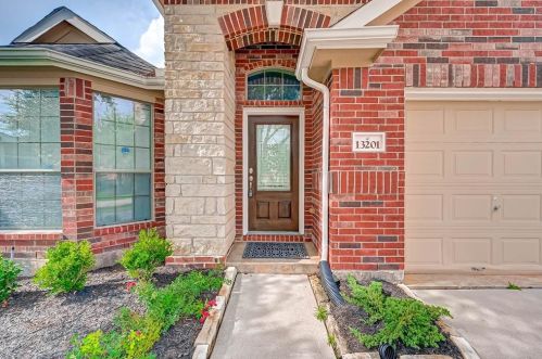 13201 Misty Shore Ln, Pearland, TX 77584-3483