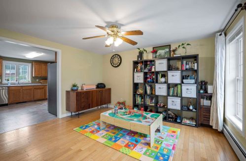 4 Ivans Ln, Dover NH  03820-9131 exterior