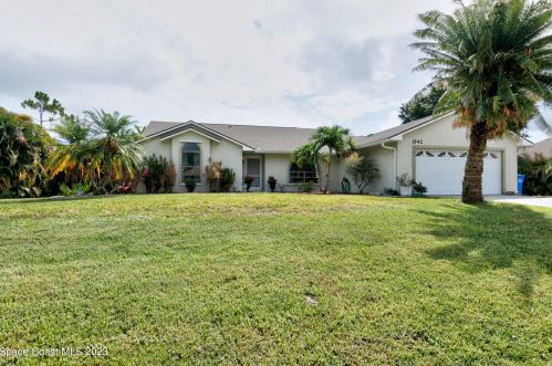 1542 Esterbrook Ln, Sebastian, FL 32958-6512