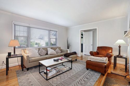 7 Woodside Ave, White Plains, NY 10604-2819