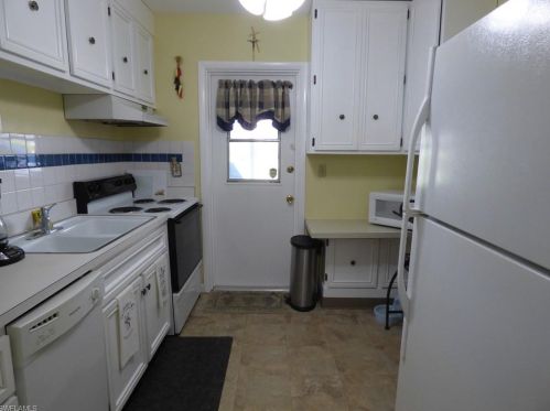 5 Meadow Rue Ct, Lehigh Acres FL  33936-7303 exterior