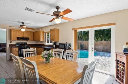 19621 58 Ave, Hialeah FL  33015-4909 exterior