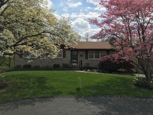 6812 Fenwick Dr, Louisville, KY 40228-1207