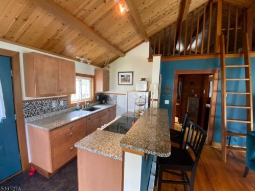 31 Pinecliff Lake Dr, West Milford Lakes, NJ 07480-1324