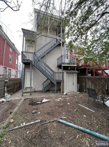 25 Oak St, Paterson NJ 07501-3123 exterior