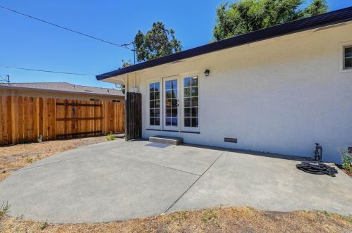 855 B St, Liberty Farms CA  95620-3311 exterior