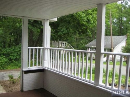 3 Willow Ln, West Milford Lakes NJ  07480-1334 exterior