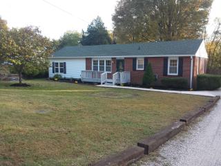 223 Woodlawn Dr, Kingston, TN 37763-3348