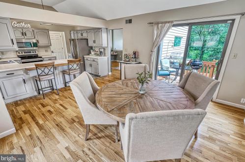 1015 Country Club Rd, Camp Hill PA  17011-1049 exterior