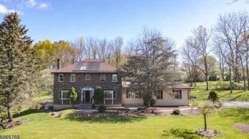 5 Wendy Way, Glen Gardner, NJ 08826-3290