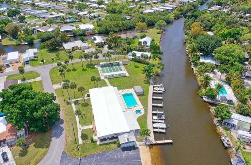 23 Derhenson Dr, Naples FL  34114-8202 exterior