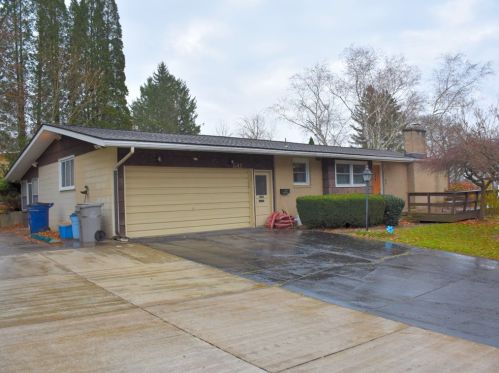 541 Gilmore St, Meadville, PA 16335-1568