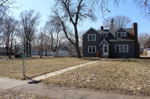 412 3rd St, Little Falls, MN 56345-1207