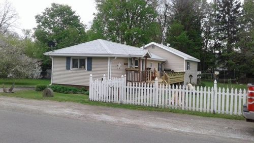 11 Whiting St, Bath, NY 14810-1137