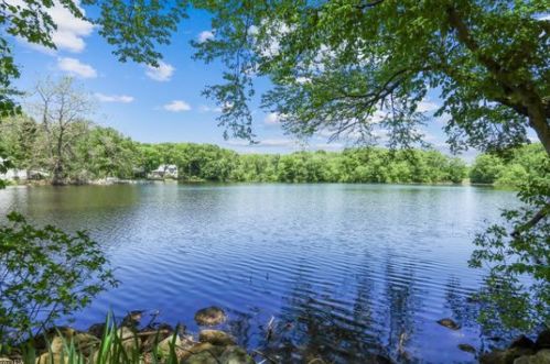 91 Shore Rd, Mountain Lakes, NJ 07046-0015