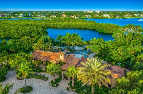 2718 Casey Ky Rd, Nokomis FL  34275-3306 exterior