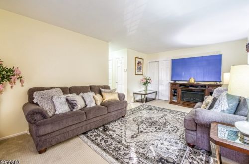 65-B Golden Sq, Woodbridge, NJ 07095-1420