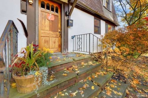 56 Alcott Rd, Mahwah, NJ 07430-1428