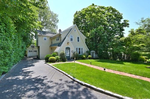 11 Summer Ave, Great Neck, NY 11020-1523