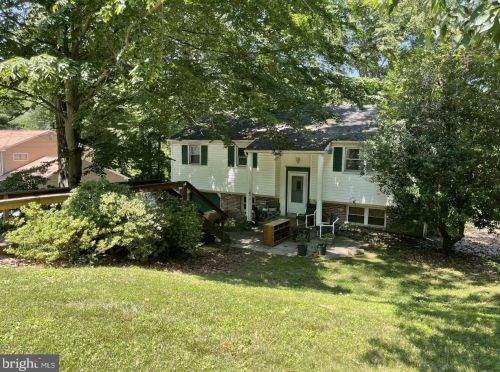 21 Woodsedge Rd, Norristown, PA 19403-2041