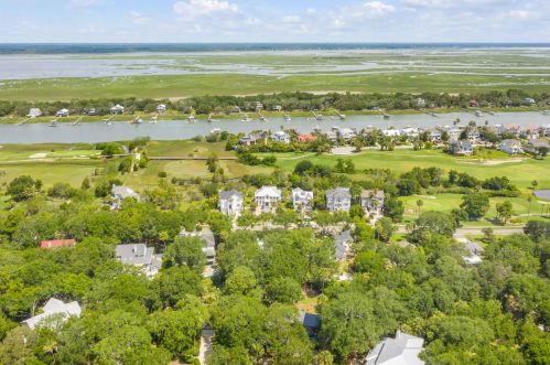 124 Sparrow Dr, Isle Of Palms SC  29451-2514 exterior