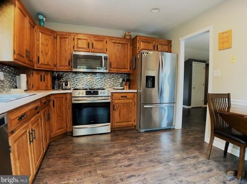 381 Lake St, Ephrata PA  17522-2456 exterior