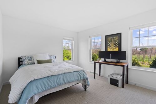 1465 Glen Oaks Ln, Thiensville WI  53092-2954 exterior