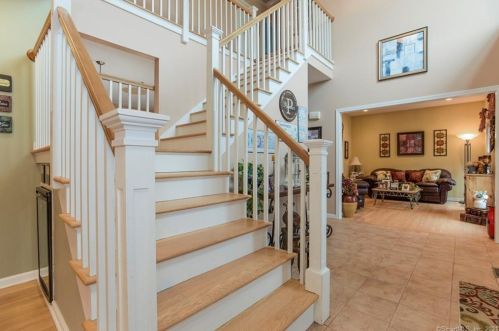 16 Patricks Ct, Wallingford CT  06492-2692 exterior