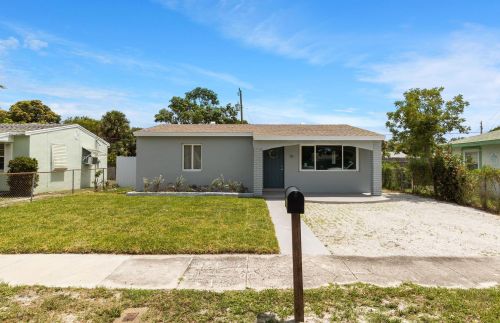 726 56th St, West Palm Beach FL  33407-2508 exterior