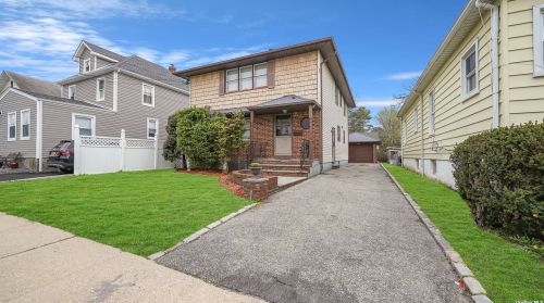 209 Butler St, Westbury, NY 11590-3129