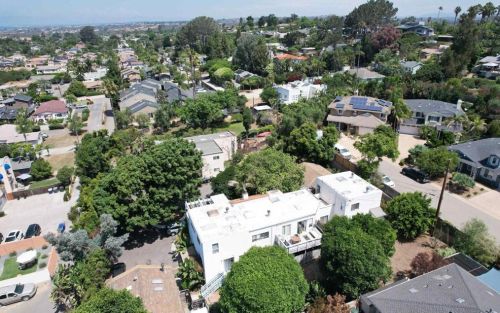 273 Hillcrest Dr, Encinitas CA 92024-1562 exterior