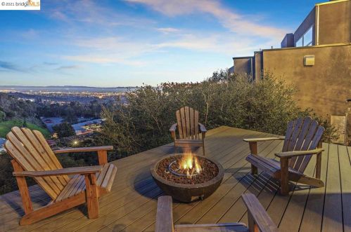 1560 Grand View Dr, Berkeley CA 94705-1637 exterior