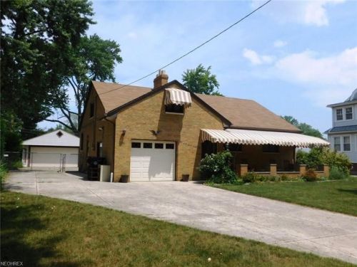 16722 Marquis Ave, Cleveland, OH 44111-2931