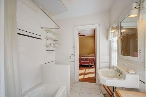 2540 Lk Dr, Milwaukee WI 53211-3808 exterior