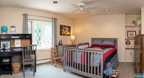 11 Glenwood Dr, Upper Saddle River NJ  07458-3303 exterior