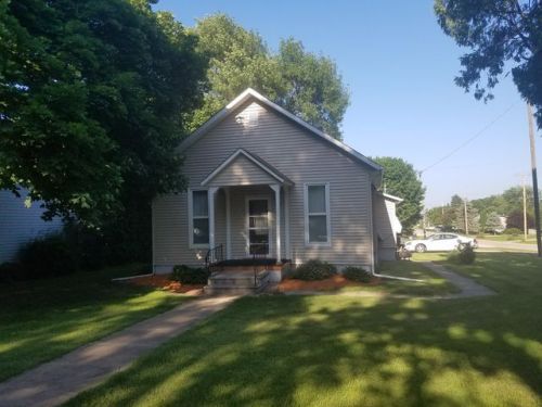 517 5th Ave, Clarence, IA 52216-9404
